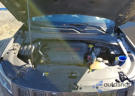 2017 Jeep Compass Latitude z USA, uszkodzony, nr VIN 3C4NJDBB5HT635853